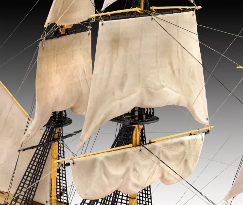 Revell Gift Set HMS Victory (Battle of Trafalgar) – 1:225 vitorláshajó makett