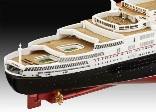 Revell Queen Elizabeth II – 1:1200 hajó makett