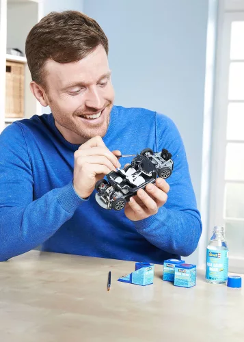 Revell BMW i8 – 1:24 autó makett