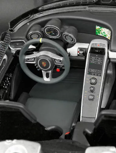 Revell Porsche 918 Spyder – 1:24 autó makett