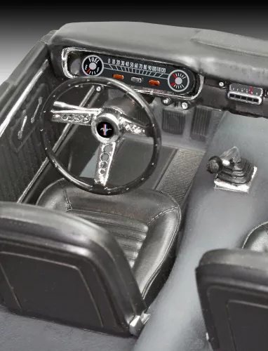 Revell 1965 Ford Mustang 2+2 Fastback – 1:24 autó makett