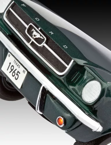 Revell 1965 Ford Mustang 2+2 Fastback – 1:24 autó makett