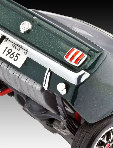 Revell 1965 Ford Mustang 2+2 Fastback – 1:24 autó makett