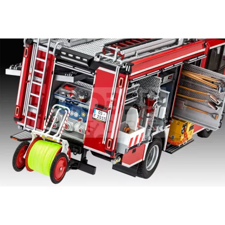 Revell Schlingmann HLF 20 VARUS 4x4 1:24 autó makett 04752R