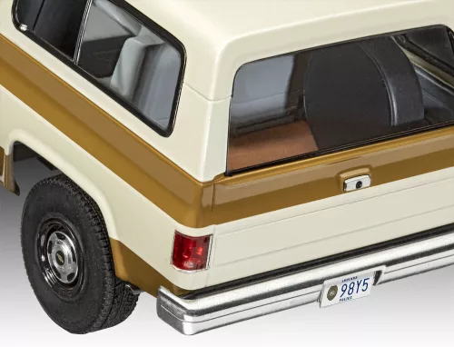 Revell Stranger Things 1985 Chevrolet K5 Blazer – 1:25 autó makett