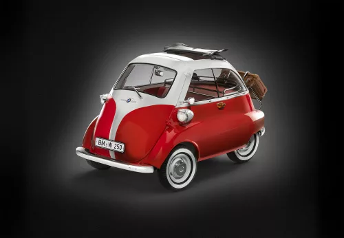 Revell BMW Isetta 250 (70th Anniversary Exclusive Edition) – 1:16 autó makett