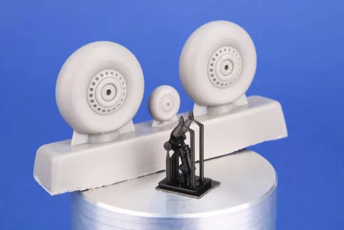 CMK Vickers Wellington Mainwheels and Tailwheel w/Leg for Special Hobby - főfutókerekek és farokkerék futóműszárral
