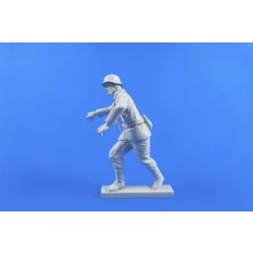   CMK German WWII Motocycle Rider (pushing his machine)for Tamiya BMW kit – figura makett