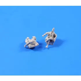 CMK WWII German pilots at rest (2 fig) – figura makett