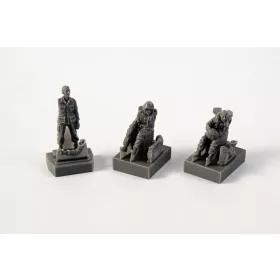   CMK AH-1 Sitting pilots (2 figures)a. ground crew(1 figure) f.SpecialHobby – figura makett