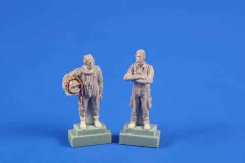 CMK MiG-21 PF/PFM Pilot (in High Altitude Pressure Suit) and Ground Crew (2 fig.) – figura makett