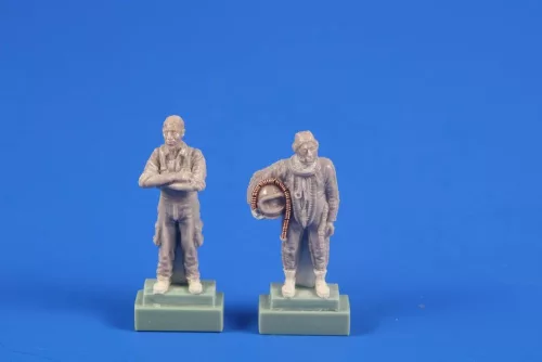 CMK MiG-21 PF/PFM Pilot (in High Altitude Pressure Suit) and Ground Crew (2 fig.) – figura makett
