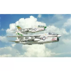 Italeri A-7E CORSAIR II 1:72 repülőgép makett 1411IT