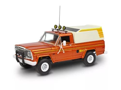 Revell Jeep J-10 pickup with camper – 1:24 pickup makett