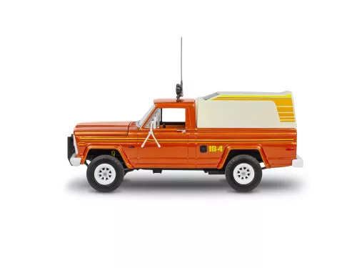 Revell Jeep J-10 pickup with camper – 1:24 pickup makett