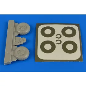   Aires Bucker Bu 131 wheels & paint masks transverse tread with disc cover - kerekek festőmaszkkal