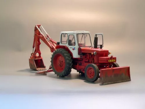 Plus Model Sowjetische Planierraupe/Trecker Belarus – járműmakett