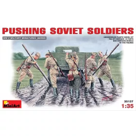 MiniArt Pushing Soviet Soldiers – 1:35 figura makett