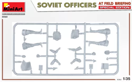 MiniArt SOVIET OFFICERS AT FIELD BRIEFING. SPECIAL EDITION – 1:35 figura makett