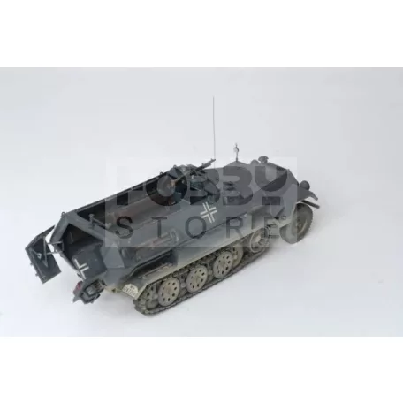Zvezda Hanomag Sd.Kfz. - 251/1 Ausf B German personnel carrier makett 1:35 (3572Z)