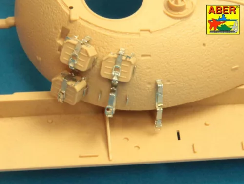 Aber Models Mounts for additional ammunition boxes used on Soviet tanka like: T-54; T-55 or T-62 - T-54 / T-55 / T-62 – kiegészítő lőszerládák tartói