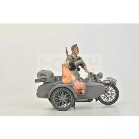 Zvezda German WWII Sidecar R12 with crew makett 1:35 (3607Z)