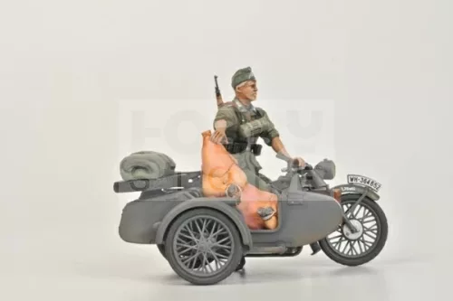 Zvezda German WWII Sidecar R12 with crew makett 1:35 (3607Z)