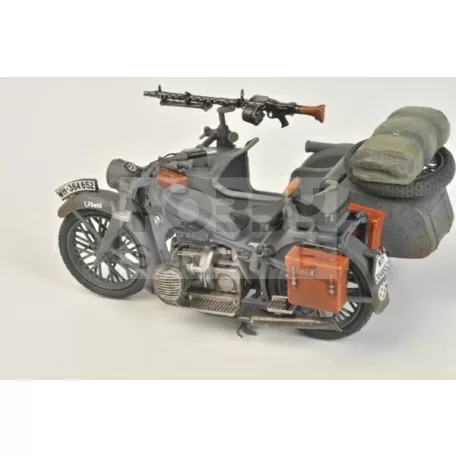 Zvezda German WWII Sidecar R12 with crew makett 1:35 (3607Z)