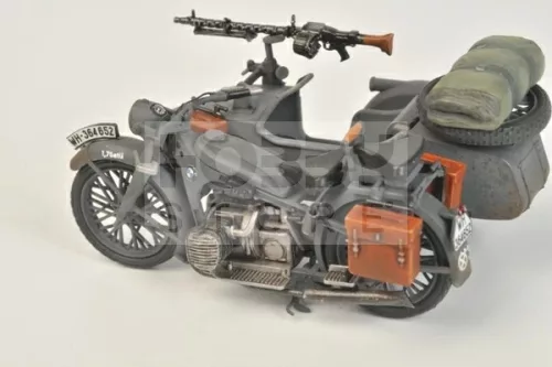 Zvezda German WWII Sidecar R12 with crew makett 1:35 (3607Z)