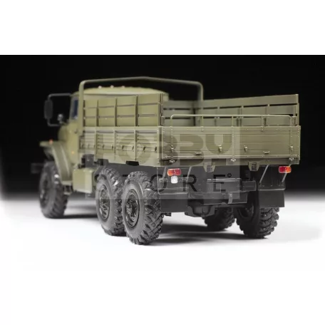 Zvezda Ural 4320 Truck makett 1:35  makett (3654Z)