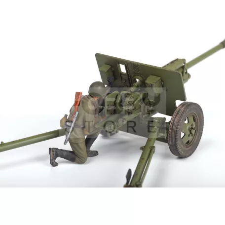 Zvezda ZIS-3 with crew makett 1:35 (3671Z)