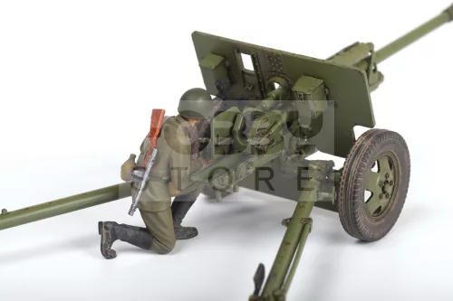Zvezda ZIS-3 with crew makett 1:35 (3671Z)