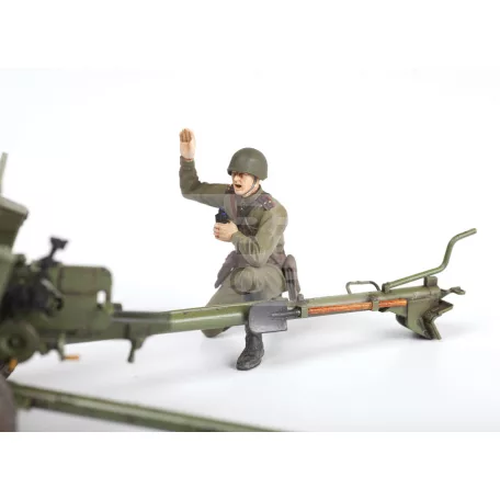 Zvezda ZIS-3 with crew makett 1:35 (3671Z)
