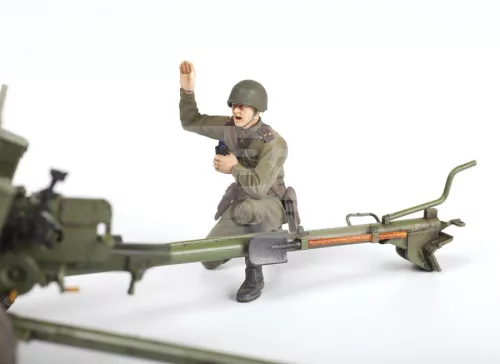 Zvezda ZIS-3 with crew makett 1:35 (3671Z)