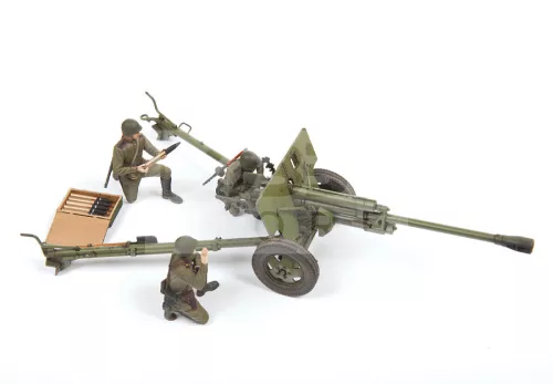 Zvezda ZIS-3 with crew makett 1:35 (3671Z)