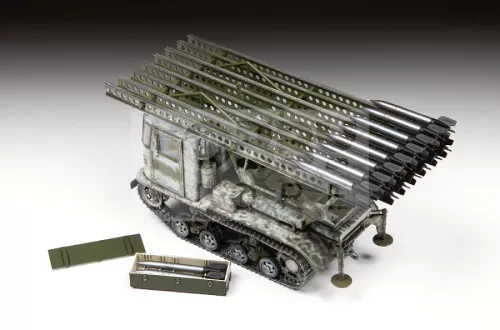 Zvezda STZ-5 WITH BM-13 KATYUSHA makett 1:35 (3700Z)