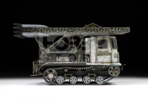 Zvezda STZ-5 WITH BM-13 KATYUSHA makett 1:35 (3700Z)