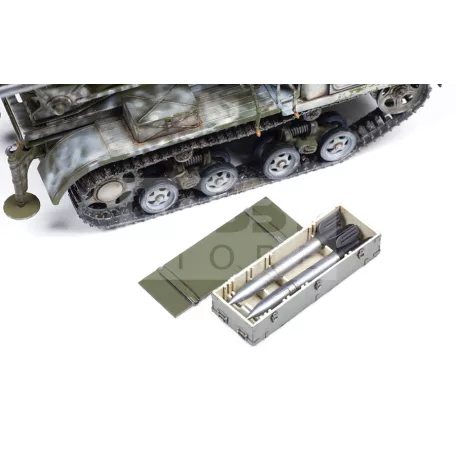 Zvezda STZ-5 WITH BM-13 KATYUSHA makett 1:35 (3700Z)