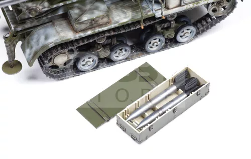 Zvezda STZ-5 WITH BM-13 KATYUSHA makett 1:35 (3700Z)