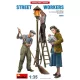 MiniArt Street Workers – 1:35 figura makett
