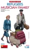 MiniArt Refugees. Musician Family – 1:35 figura makett