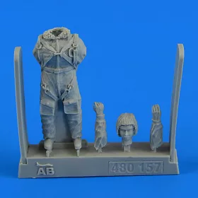   Aerobonus Soviet Woman Pilot WWII with parachute – figura makett