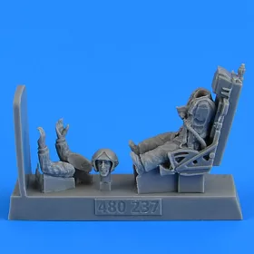   Aerobonus Soviet Fighter Pilot with ejection seat for MiG-19 Farmer for Trumpeter/Eduard – figura makett