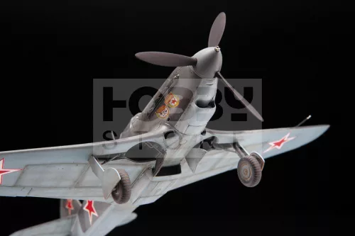 Zvezda YAK-9 Soviet fighter makett 1:48 (4815Z)