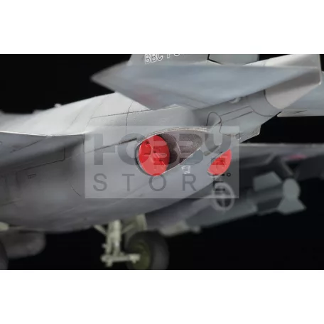 Zvezda YAK-130 Russian Light Bomber makett 1:48 (4818Z)