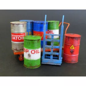   Plus Model Metal barrels with handcarts – dioráma kellék makett