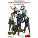 MiniArt German & Romanian Pilots w/Ground Staff – 1:48 figura makett