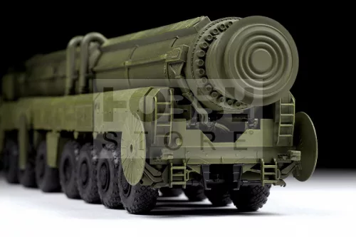 Zvezda Military Ballistic Missile Launcher 'Topol' makett 1:72 (5003Z)