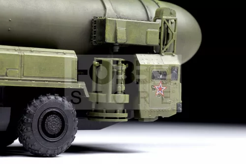Zvezda Military Ballistic Missile Launcher 'Topol' makett 1:72 (5003Z)