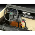 Revell Gift Set Land Rover Series III LWB 1:24 autó makett 67056R